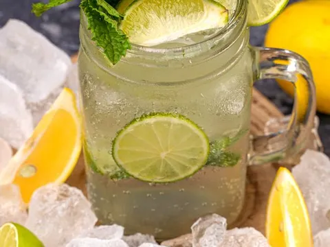 Bebidas frías servidas en vaso